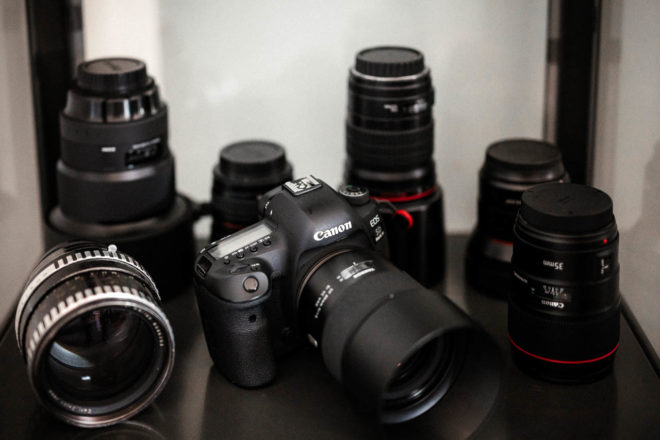 Kamera für Blogger und Instagram: Unterschied Bridge-, System- und Spiegelreflexkamera