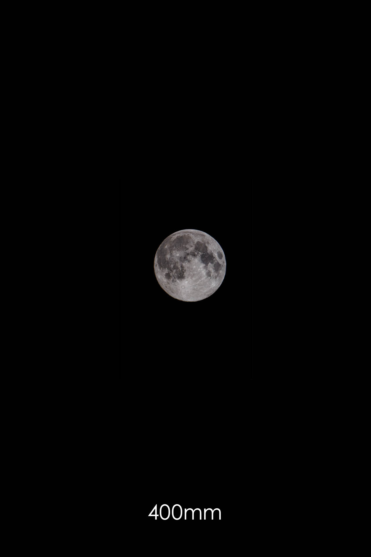 Mond mit 400mm Brennweite fotografiert